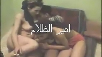 Arabische Schoonheden Hebben Lesbische Seks