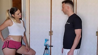 Ciekawski Sąsiad Dołącza Do Pary Amatorskiej Na Wyraźne Nagranie Wideo.