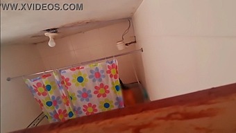 Κρυφή Παρατήρηση Της Φίλης Του Συζύγου Μου Κατά Τη Διάρκεια Του Ταξιδιού Της