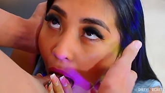 استكشف رحلة الاختبار الجنسي لامرأة شابة لصناعة الكبار..